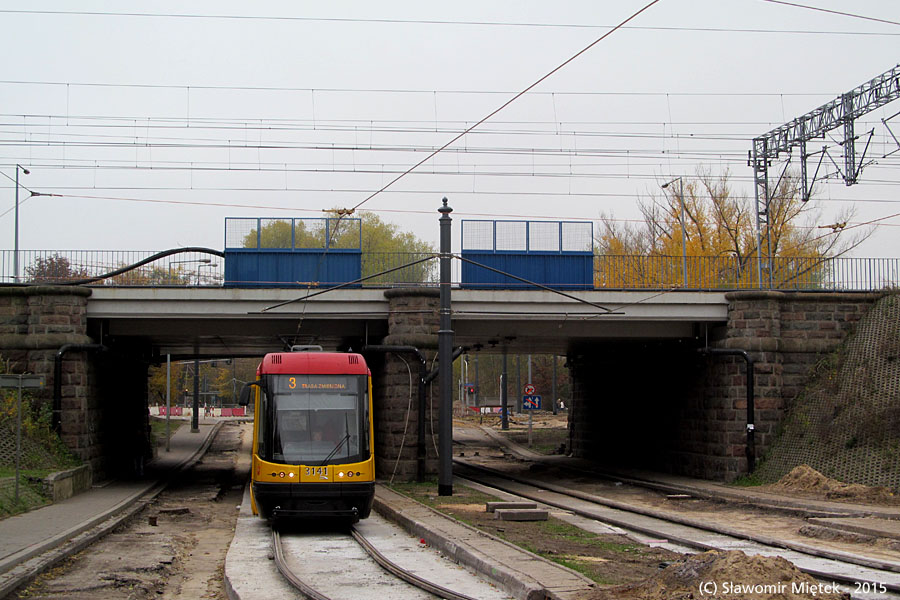 3141
Tramwaje jeżdżące po 11 listopada wyglądają jakby jeździły po wymarłym terenie. Parę pieszych i zero samochodów.
Słowa kluczowe: 120Na 3141 3 11Listopada