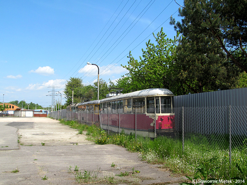 534
Zabytki odstawione pod płot ZETiT T-1
Słowa kluczowe: 13N 534 Obozowa ZETiT