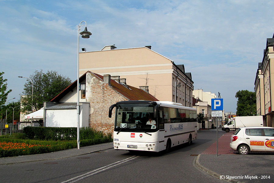 S018
1) Autobusu tutaj się nie spodziewałem, czekałem jak przyjedzie od strony Chyliczkowskiej,
2) Oczywiście zgodnie z rozkładem kurs realizowany przez pojazd niskopodłogowy,
3) Z dedykacją dla Matrixa.
Słowa kluczowe: SolbusSL11 Piaseczno Rynkowa S018 L-5