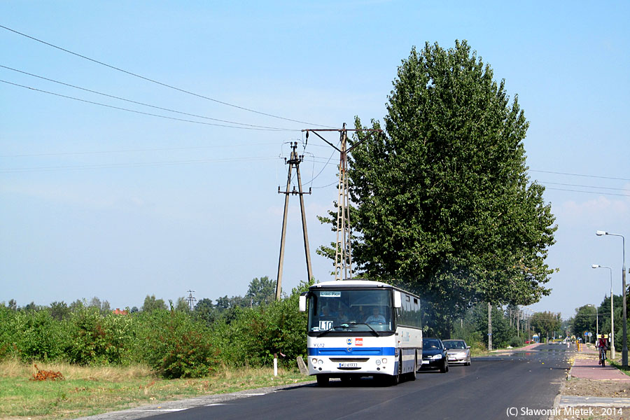 Y012
Ostatni kurs linii tego dnia (12:25). Za autobusem ciągnie się chmura dymu. Sam pojazd jechał nie więcej niż 20-30 km/h z zasłoną dymną....
Słowa kluczowe: Axer12M Y012 L10 Łajski Kościelna