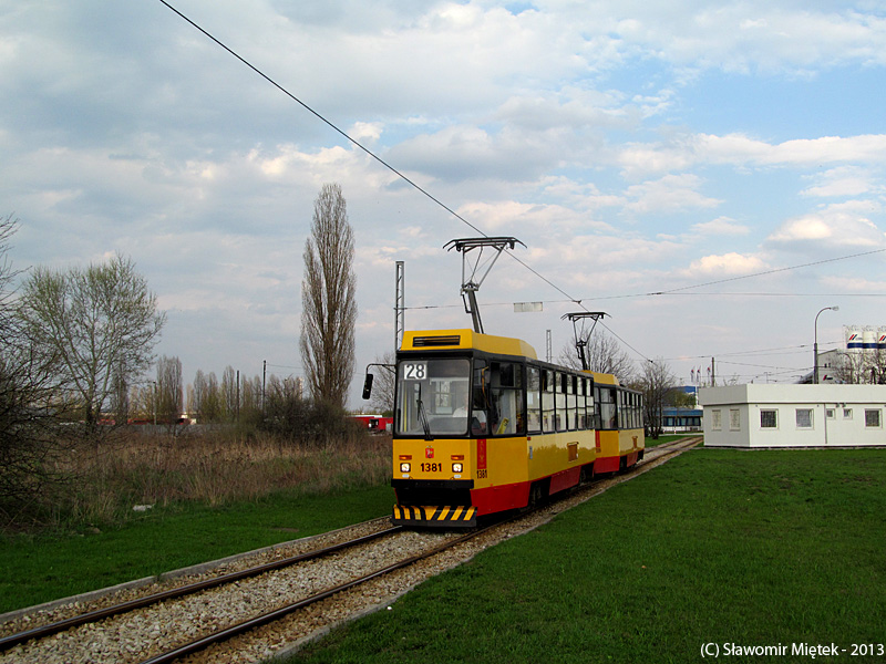 1381+1299
Ostatni dzień linii 28 w tym miejscu. Od 06.05.2013 przyjedzie tutaj 16 w nowej skórze zwanej 41.

Trzy lata temu to samo miejsce wyglądało [url=http://omni-bus.eu/omnigaleria/displayimage.php?pid=88]o tak[/url]
Słowa kluczowe: 105Na 1381+1299 28 ŻerańWschodni