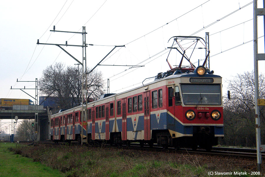 EN94-19
Gdy w WKD pojazdy EN94 były podstawą taboru...
Słowa kluczowe: EN94 EN94-19 WarszawaRaków