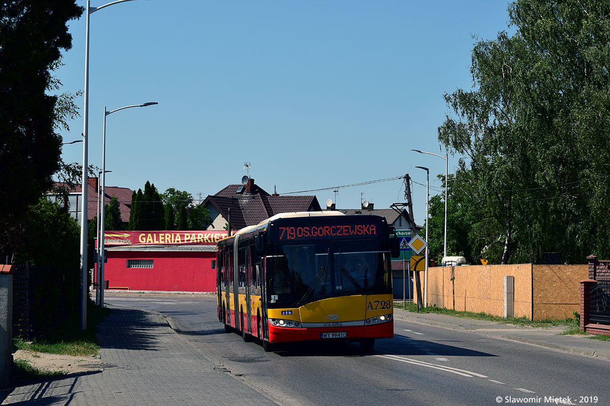 A728
Ten wóz jako ostatni zjechał na zajezdnię i skończył kontrakt.
Słowa kluczowe: SU18 A728 719 StareBabice Okulickiego