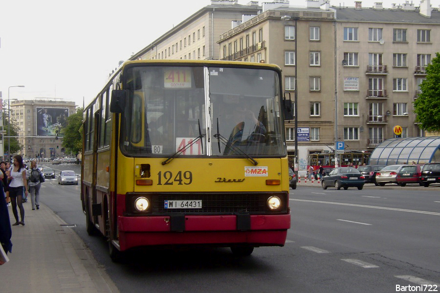 1249
Zdjęcie nr 800. Kiedyś to było za czym ganiać...ostatnie miesiące ostrobramskich krótkich lewarków. Często obstawiały właśnie skrócone dodatki linii 411. 
Słowa kluczowe: IK260 1249 411 Waryńskiego