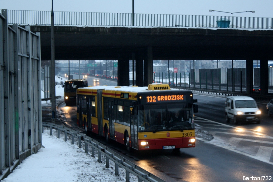 3305
Wczesnoporanna ciekawostka wyjeżdża z ZP "Os. Potok 03". Na 132 od kwietnia zagościł jeden długi MAN na dodatku. Co ciekawe - nie z ITSu, a ze "Stalowej". Wprawdzie planowe MANy ponoć się już na tej linii pojawiały, ale chyba nie na taką skalę (pamiętam tylko jeden poranny kurs - BWLkę z 801). Teraz ten widok będzie już normą.
Słowa kluczowe: NG313 3305 132 AlejaArmiiKrajowej