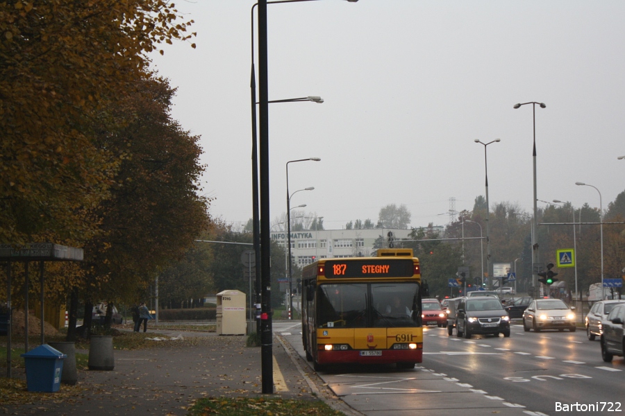 6911
Kolejny "neoś" który jest w krainie wiecznych odjazdów.
Słowa kluczowe: N4020 6911 187 Grzymały-Sokołowskiego