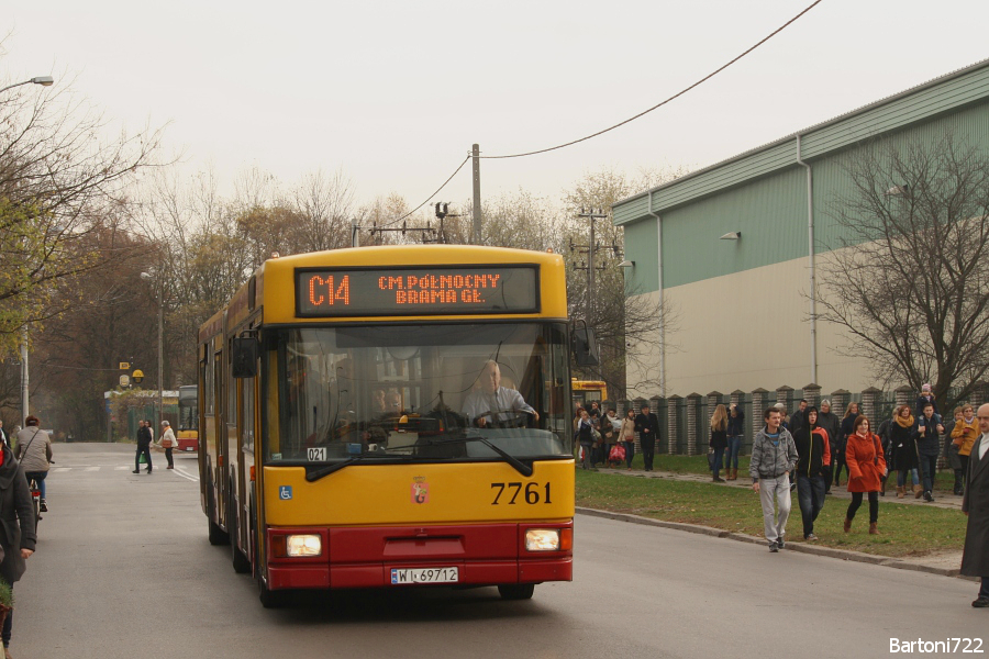 7761
"Redutowa" także znalazła swoje miejsce w cmentarnym zamieszaniu - poza częścią widocznej linii objęła część C12 i całe C50. 
Słowa kluczowe: M181M 7761 C14 Palisadowa WS2013