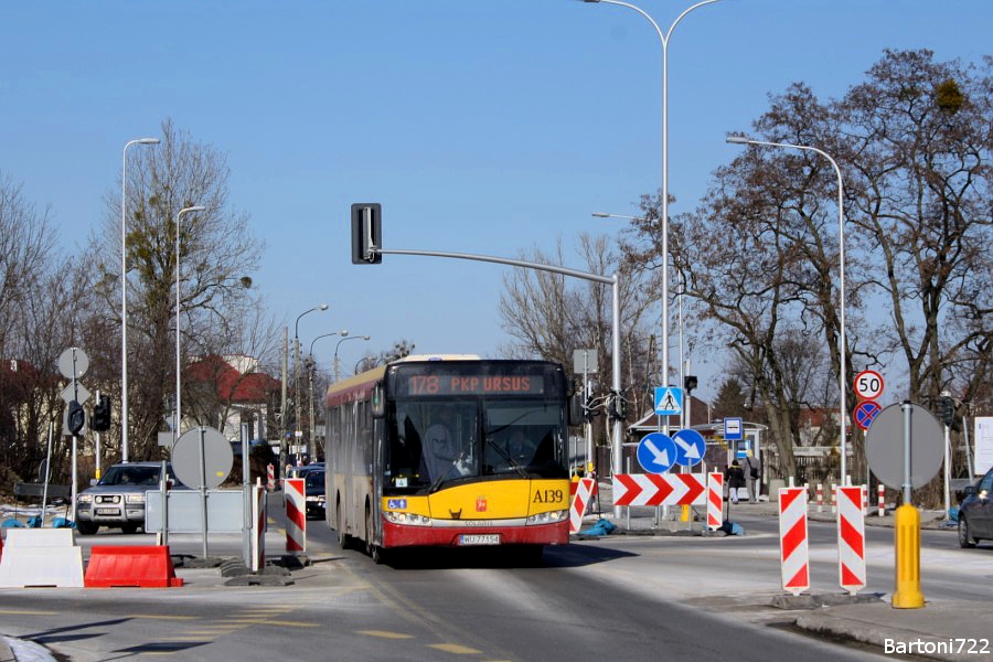 A139
Widok na skrzyżowanie ul. Ryżowej z Południową Obwodnicą Warszawy. Mimo, że inwestycja ma rok obsuwy, to obecnym terminem otwarcia jest jesień - ciekawe, czy tym razem dojdzie do skutku.
Słowa kluczowe: U12 A139 178 Ryżowa