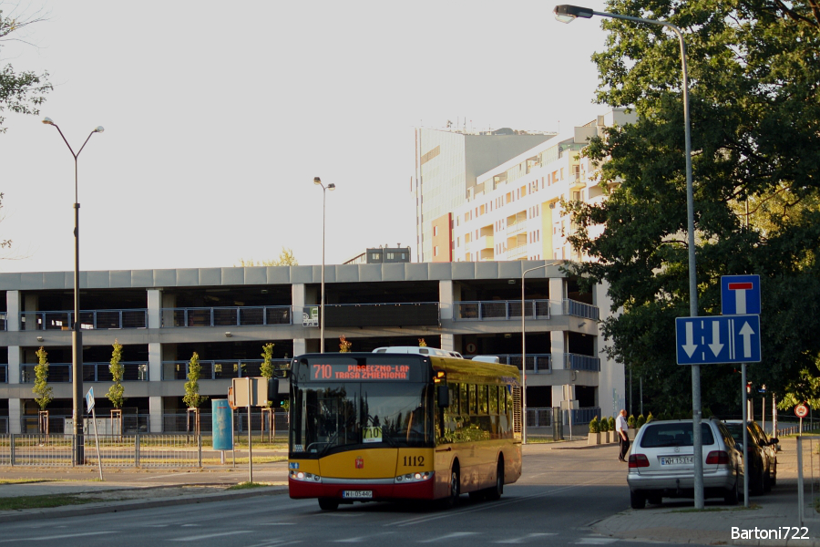 1112
Solówki na 710, czyli zasileniowa ciekawostka. Rozkładowo nawet mógłby się pojawić Ikarus, ale w obu zmianach  nie stwierdzono obecności tego typu taboru. ;)
Słowa kluczowe: SU12 1112 710 MetroWilanowska