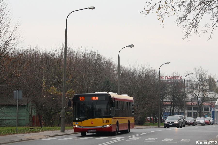 1119
Historyczny już widok linii 129 na ul. Redutowej. Od 7 stycznia trasa tej linii ulegnie zmianie - zamiast przez widoczną i ul. Wolską do Dźwigowej dostanie się odcinkiem ul. Strąkowej (która regularnego ruchu autobusów nie gościła) i Powstańców Śląskich. Częstotliwość i obsługa pozostanie bez większych zmian. 
Słowa kluczowe: SU12 1119 129 Redutowa