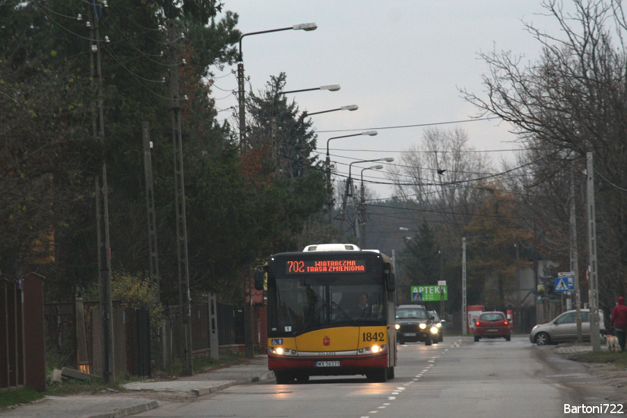 1842
702 objeżdża remontowany odcinek Traktu Lubelskiego. Objazd zaczął się 23 września i chyli się już ku końcowi. 
Słowa kluczowe: SU12 1842 702 Zwoleńska