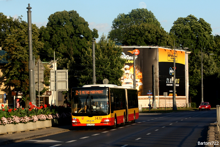 3432
Wyłączenie metra, które miało trwać przez całe wakacje, ostatecznie zostało uruchomione na całej linii już ponad tydzień wcześniej - od 23 sierpnia. Co za tym idzie, zastępcze linie tramwajowe i autobusowa Z-1 poszły w niebyt.
Słowa kluczowe: LionsCityG 3432 Z-1 Marszałkowska