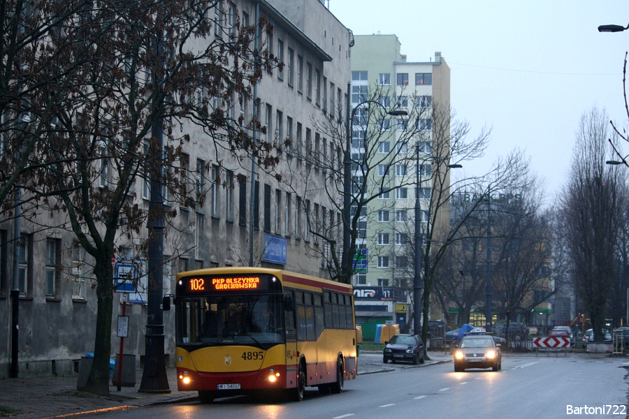 4895
Ostatnie podrygi "Redutowej" na 102 i ostatnie chwile tego wozu na owym zakładzie. Wóz przejmie zajezdnia "Stalowa", schedę po wolskiej zajezdni przejmie zaś PKS.
Słowa kluczowe: M121 4895 102 Siedmiogrodzka