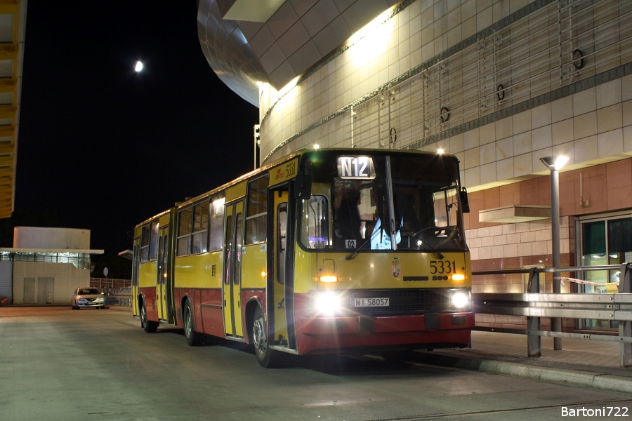 5331
Z okazji nocy muzeów zaszła też garść zmian ułatwiająca powroty do domu po imprezie - do 2:30 wydłużono kursowanie 116, 507, 24, 26 i 35, a linie  N11, N12, N25, N33, N34, N35, N37, N38, N42, N43, N44, N64 oraz N81 Widoczna (do pary z N62) pojawiała się na przystankach co 15 minut, ale bywały też i zasilenia do częstotliwości co 9-10 minut.
Słowa kluczowe: IK280 5331 N12 DworzecCentralny