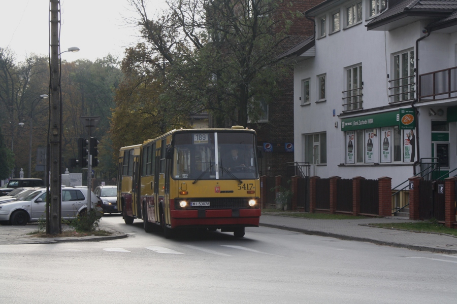 5417
W związku z licznymi zamknięciami Dźwigowej kryteria uliczne dla tej linii były bardzo rozmaite, ale tędy chyba jeszcze nie jeździła.
Słowa kluczowe: IK280 5417 189 Cienista