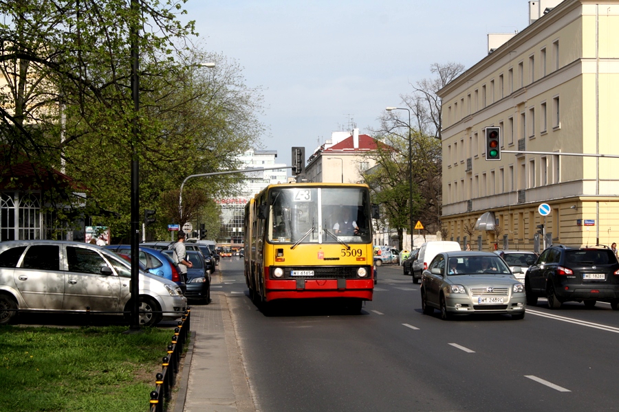 5509
5509 w roli "zatramwaju" za wyłączenie ruchu na JP2. 
Słowa kluczowe: IK280 5509 Z-3 Rakowiecka