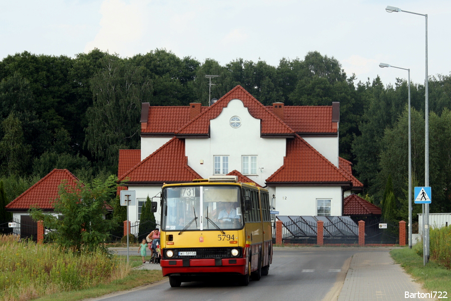 5794
W związku z 69. rocznicą wybuchu Powstania Warszawskiego i związanymi z nią obchodami na Powązkach zostały uruchomione liczne linie odwozowe. Do obsługi powstańczych linii specjalnych zostały skierowane same niskopodłogowce. Dzięki temu na wytypowanych brygadach, na których zwykle króluje niska monotonia, mogły pojawić się Ikarusy. Planowo oprócz 731, jeszcze na 160, 512, 732 i E-6.
Słowa kluczowe: IK280 5794 731 Akademijna