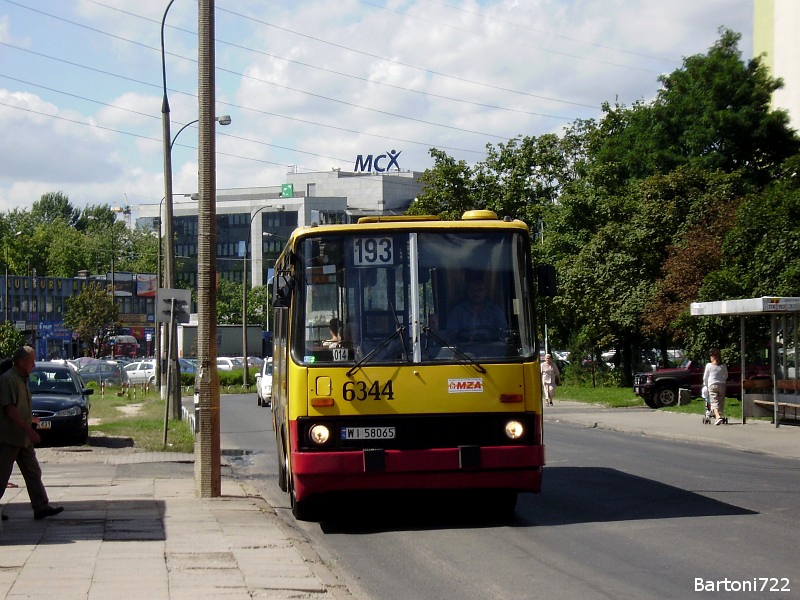 6344
Wakacyjny epizod wysokich solówek na 193. Od stycznia 2013 roku na tej jak i wielu innych liniach królują niskopodłogowce.
Słowa kluczowe: IK260 6344 193 Orzycka