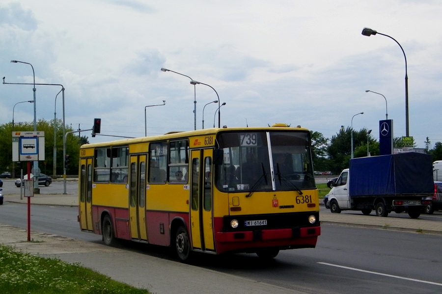 6381
Od lipca Ikarusy na 739 pojawiają się w sile jednej całki i dodatku. Jest to nie lada gratka - bowiem dotychczas jeździł na stałe tu 6340 i tylko jednym kursem (5:27 z MW i 6:08 ze Szkolnej).
Słowa kluczowe: IK260 6381 739 Okulickiego Piaseczno