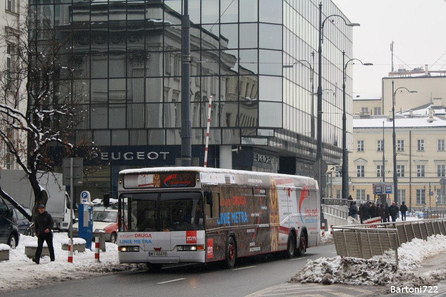 6430
Po wyjściu z metra miałem "przyjemność" 12 minutowego oczekiwania na cokolwiek na przystanku w stronę Woli. Po nadjechaniu sprawcy i rozładowaniu kolejki i tłumów podjechał widoczny wóz. :P
Słowa kluczowe: N4020 6430 alejaSolidarności