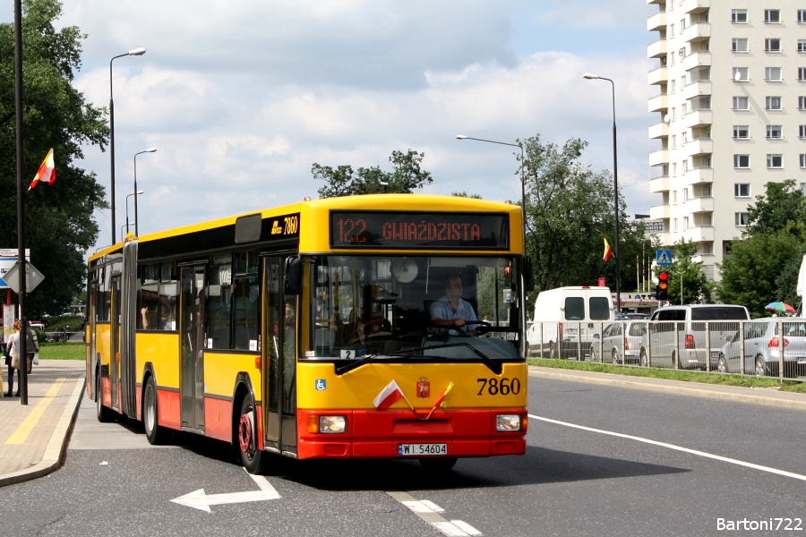 7860
Odkurzacz jako powstańcza promocja na 122. Na tej linii to mało popularny widok. W roli głównej zaś jedyny skasowany odkurzacz "po nowemu". No to odbijam piłeczkę do stronta. ;)
Słowa kluczowe: M181 7860 122 Powązkowska