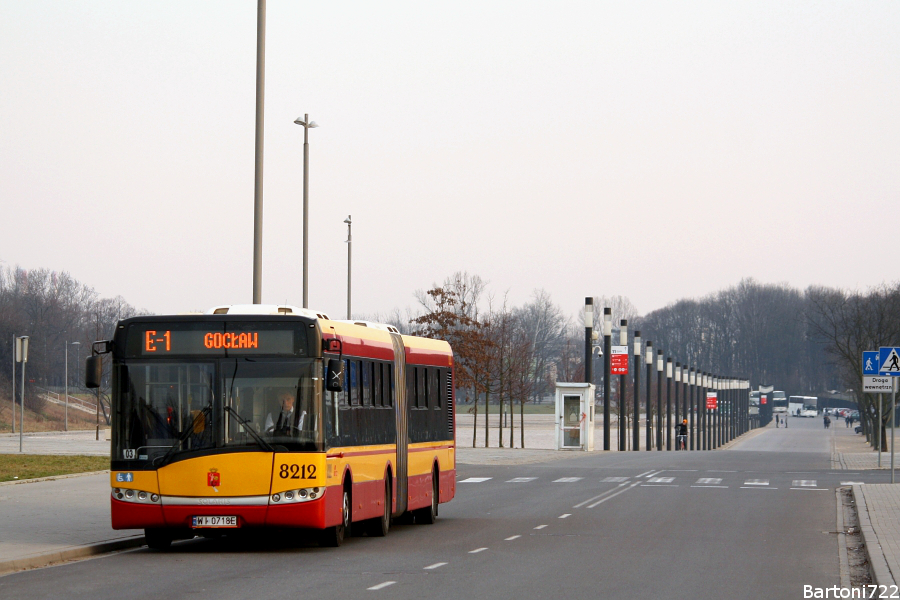 8212
Otwarcie centralnego odcinka II linii metra spowodowało wysyp nowych linii ekspresowych, mających za zadanie najszybszy dowóz do podziemnej kolejki z przystanków generujące największe potoki. Linia E-1 jest szczytową dowozówką dla Gocławia - w szczycie kursuje co 6 minut, obsługą zajęła się zajezdnia "Ostrobramska". 
Słowa kluczowe: SU18 8212 E-1 parking