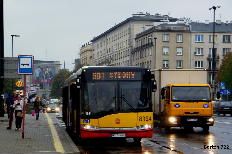 8324
Ostatni dzień "Ostrobramskiej" na 501. Od otwarcia Marszałkowskiej, czyli od 10 września, zakład ten pożegnał się z obsługą tejże.
Słowa kluczowe: SU18 8324 501 Waryńskiego