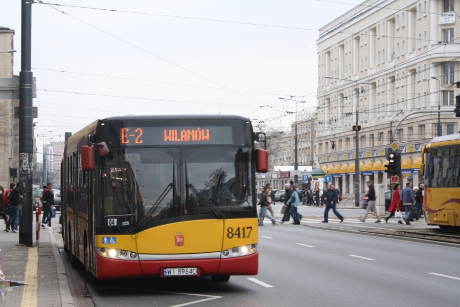 8417
Solarisy z "Ostrobramskiej" zastąpią MANy ze "Stalowej". Fajnie, w ko?,,cu odmiana na tej linii. :) W tym miejscu przyszedłem łapać Ikarusy na 510, ale na 54/510 był MAN, a w czasie drugiej Ikarusowej brygady jechał opóźniony 40 minut 8804. :P
Słowa kluczowe: SU18 8417 E-2 AlejaSolidarności