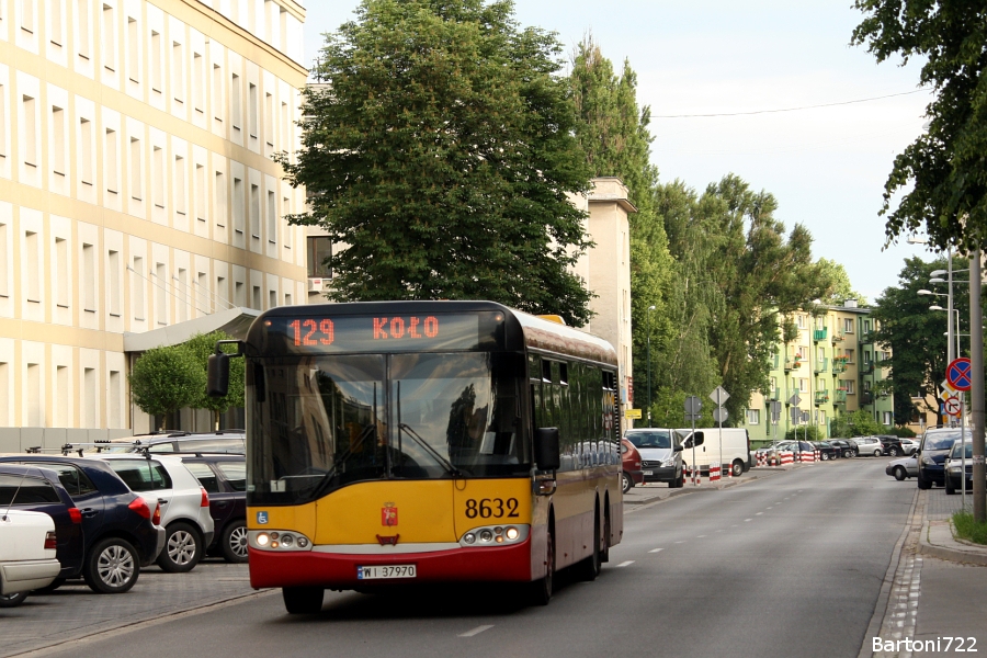 8632
Deskorolkowa promocja na 129. Taki zestaw jest możliwy dzięki wystawieniu solówek na całe 184. Na 127 już wielkopojemne wozy pojawiać się nie mogą (cała linia jest obsługiwana w DP przez Scanie), więc zaczęto szukać ich gdzie indziej. Dziś oprócz na widocznej, jeszcze na 191 i 394 ("kebaby" na dwóch brygadach). Przy okazji podziękowania dla wszystkich informatorów o dzisiejszych promocjach z tegoż zakładu! :)
Słowa kluczowe: SU15 8632 129 Ciołka