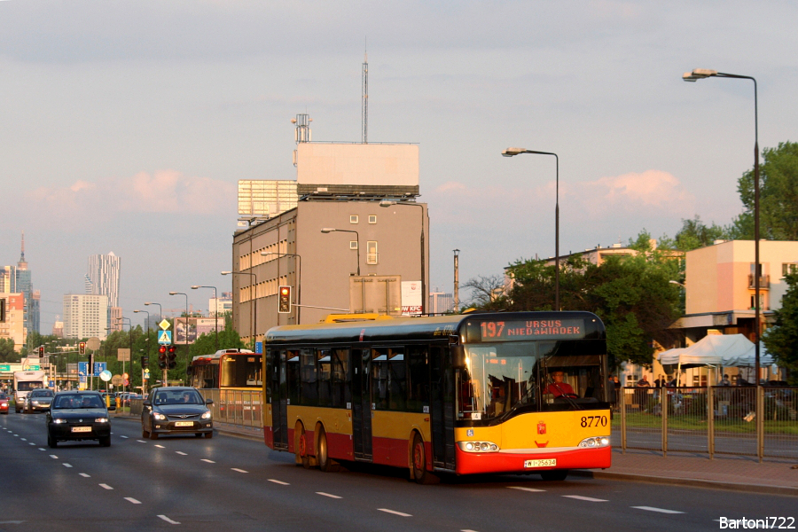 8770
3 metry w promocji od "Kleszczowej" na solówkowej linii 197. Nie tak dawno zakład objął tą linię, a już wystawił nań taką ciekawostkę. Szczerze mówiąc nie spodziewałem się że przejeździ aż do końca.
Słowa kluczowe: SU15 8770 197 Górczewska