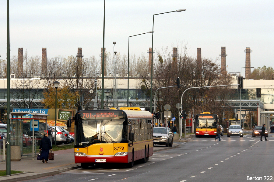 8772
Linia 701 także może się poszczycić zwiększonym przed WŚ metrażem. Podobnie jak w przypadku innej, dojeżdżającej na Wólkę Węglową linii (303), tutaj także redutowe solówki zostały zastąpione przez deskorolki z "Kleszczowej".
Słowa kluczowe: SU15 8772 701 Kasprowicza