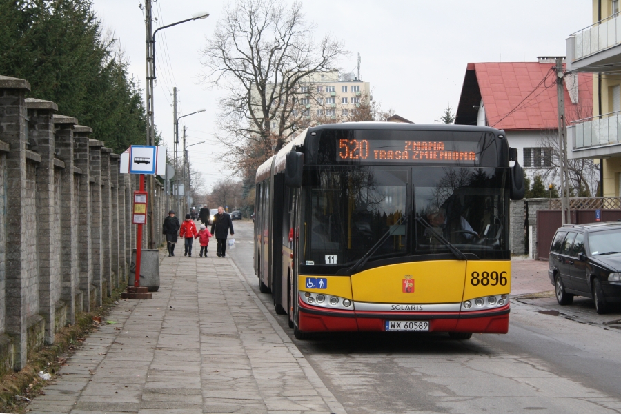 8896
Już nie ujrzymy, ani Redutowej na 520, ani "Znanej" na wyświetlaczu tejże. A tutaj - na tymczasowym krańcu "Bychowska". [zdjęcie podmienione]
Słowa kluczowe: SU18 8896 520 Bychowska