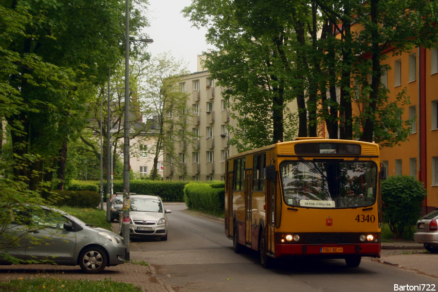 4340
Kwadrat wśród wolskich bloków - na ulicy, gdzie pojazdy o takich gabarytach pojawiają się bardzo rzadko. ;)
Słowa kluczowe: 120M 4340 PT Syreny