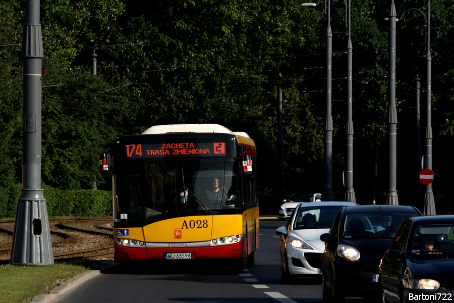 A028
174 na nowej trasie przez Pl. Bankowy. Weszła ona od 8 lipca i ma ułatwić dojazd do metra na czas wyłączenia śródmiejskiego odcinka M1.
Słowa kluczowe: SU12 A028 174 Marszałkowska