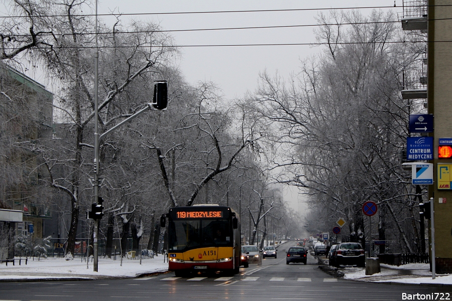 A151
Piękny, zimowy szpaler drzew po mokotowsku.
Słowa kluczowe: SU12 A151 119 Madalińskiego 