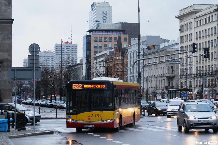 A151
Linia 522 powróciła na stołeczne ulice od 7 stycznia. Została przekształcona z 422 i jeździ na dokładnie takiej samej trasie jak poprzedniczka, tyle że przez cały tydzień. Dodaje teraz w weekendy 4 kursy na ciągu ul. Sobieskiego (kursuje co 15 minut). W dni powszednie rozkład i obsługa nie zostały ruszone, jednak w weekendy na nowej linii pojawia się 5 U12 z Mobilisu.
Słowa kluczowe: SU12 A151 522 PlacKonstytucji