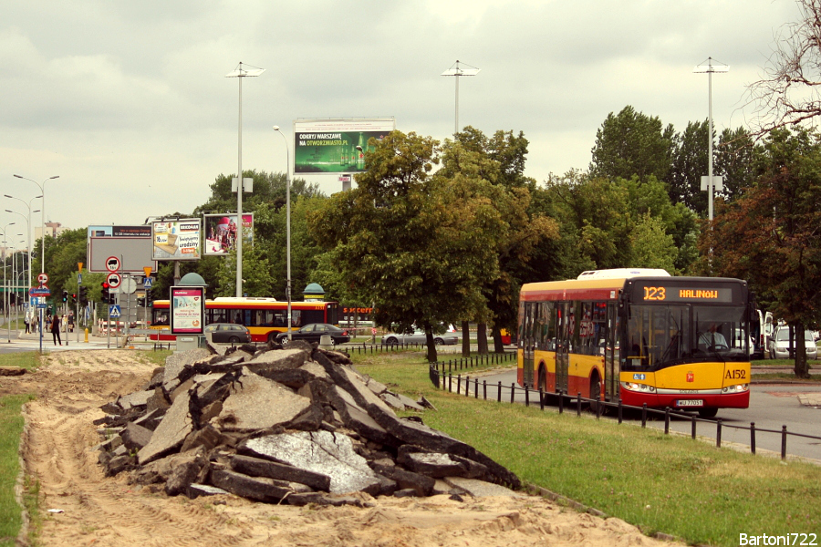 A152
Mobilisowe D23 podstawia się jako jedna z ostatnich linii specjalnych. Jednak tuż po rozpoczęciu akcji odwozowej na pętli zapanował bałagan - dochodzili kolejni ludzie (a było ich naprawdę dużo!), a wozy potrafiły się zablokować. Nadzór Ruchu miał pełne ręce roboty. 
Słowa kluczowe: SU12 A152 D23 Torwar