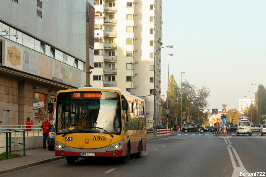 A162
Linia 809 powstała 22 września, jako nowe połączenie Bobrowca ze stacją kolei w Jeziorkach - i ogółem - z całym Ursynowem. Kursuje co godzinę-półtorej i jest idealnie wpasowana w takt z linią 209, obsługą zajął się Mobilis, przebierankami z 209 właśnie. 
Słowa kluczowe: Libero A162 809 Herbsta