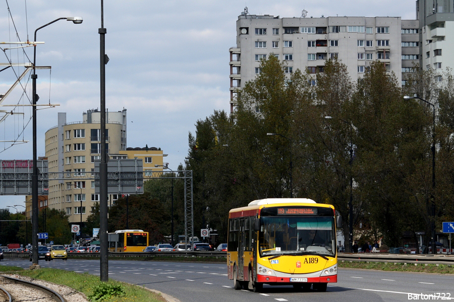 A189
Objazdowe 119 wjeżdża na nieużywaną na co dzień estakadę Puławska - Dolina Służewiecka. Dziś ten odcinek ulicy, jak i omawiana estakada przeżyła prawdziwy nalot autobusów, bo do spotkania tu były poza "codziennymi" 192, 300, 709, 715, 727 i 739 dodatkowo: 107, 108, 116, 119, 131, 139, 148, 159, 162, 166, 167, 168, 172, 180, 189, 193, 195, 217, 501, 503, 519, 700, 710 i 724.
Słowa kluczowe: Libero A189 119 Puławska