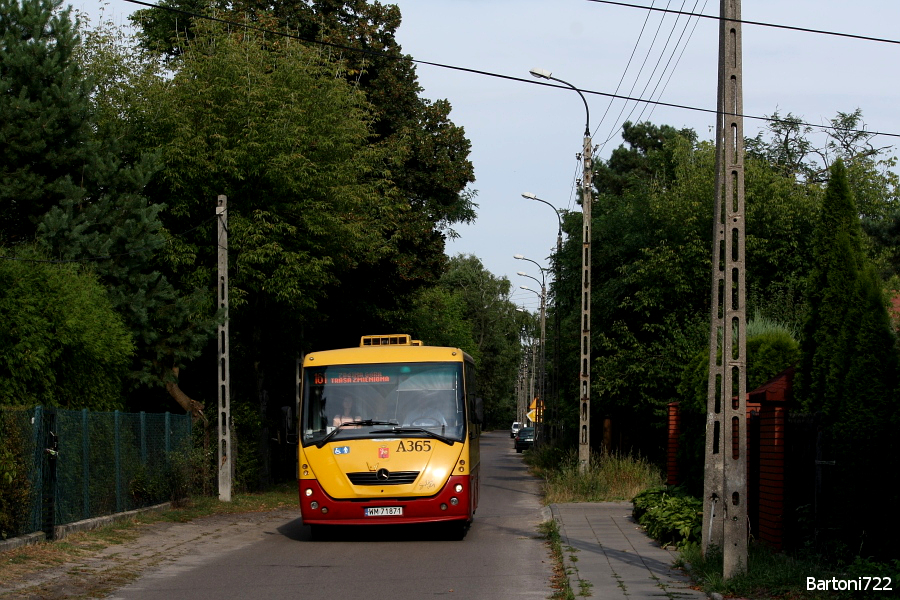 A365
W związku z budową ronda na skrzyżowaniu Patriotów i Bysławskiej sporo linii zahaczających o rejony Falenicy zostały skierowane na objazdy. Linia 161 objeżdżała budowane rondo ulicami Początkową i Kosodrzewiny - które dotychczas komunikacji nie gościły. ;)
Słowa kluczowe: Solina A365 161 Kosodrzewiny