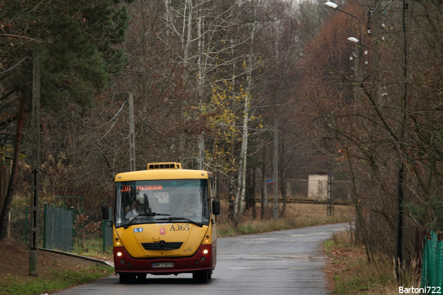 A365
W Wawrze na każdym kroku można się natknąć na jakieś wykopki. Oprócz Traktu Lubelskiego, remontowana jest także ul. Panny Wodnej. Z tej okazji linia 161 została podzielona na dwie, jednobrygadowe, rzadziej kursujące (co 45 minut zamiast co 30) linie: 161 (Olecka - Zasobna) i Z61 (Mozaikowa - Zbójna Góra). Obsługa została po staremu - nadal są to Soliny.
Słowa kluczowe: Solina A365 Z61 Cygańska