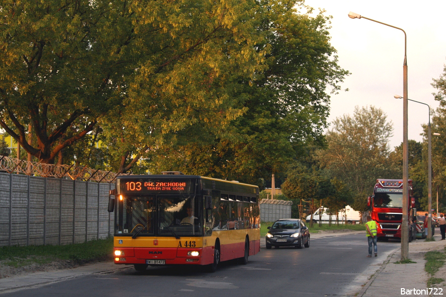 A443
Objazd zamkniętej ul. Ostroroga. MAN podjeżdża do tymczasowego przystanku "Wawrzyszewska 57".
Słowa kluczowe: NL223 A443 103 Wawrzyszewska