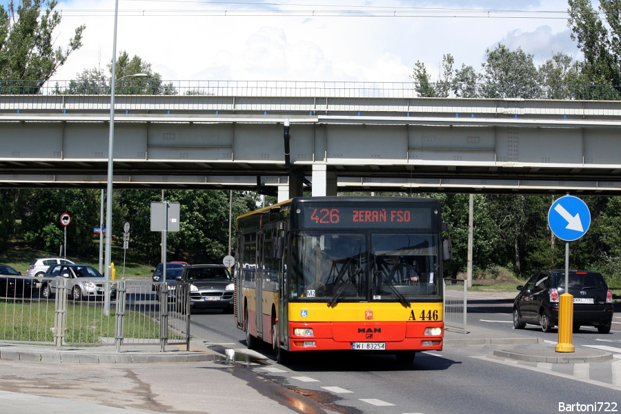 A446
Ten weekend był naprawdę ciężki dla warszawskiej komunikacji. Tylu utrudnień dawno się nie złożyło. Poza tymi długotrwałymi (wyłączenia licznych estakad na trasie Toruńskiej i Łazienkowskiej, zamknięcie ul. Bruzdowej i Zwoleńskiej) występowały też te weekendowe, albo nawet jednodniowe (procesje związane z Bożym Ciałem, Wianki, zamknięcie ulic: Ruskowy Bród, Żołnierskiej, Chełmżyńskiej, Bartniczej i Wyszogrodzkiej).
Słowa kluczowe: NL223 A446 426 Płochocińska