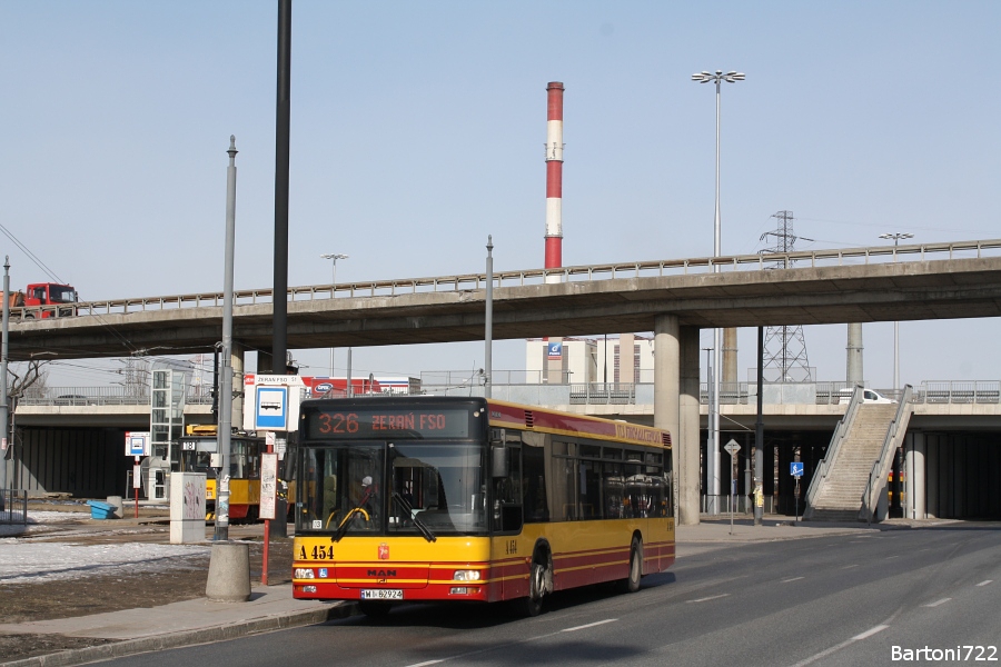 A454
Poranne podjazdy 326 pod Dyrekcję FSO i solówki z ITSu w obsłudze tej linii. Od czerwca na niej (i pochodnej 426) królują Scanie z PKSu. 
Słowa kluczowe: NL223 A454 326 Jagiellońska