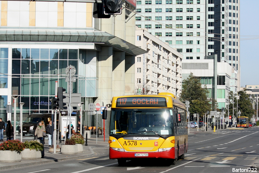 A578
Ostatnio Grodzio i jego Scanie przejmują coraz to nowe linie - tutaj na 117, które objął od września w sile dwóch weekendowych brygad.
Słowa kluczowe: OmniCity A578 117 EmiliiPlater