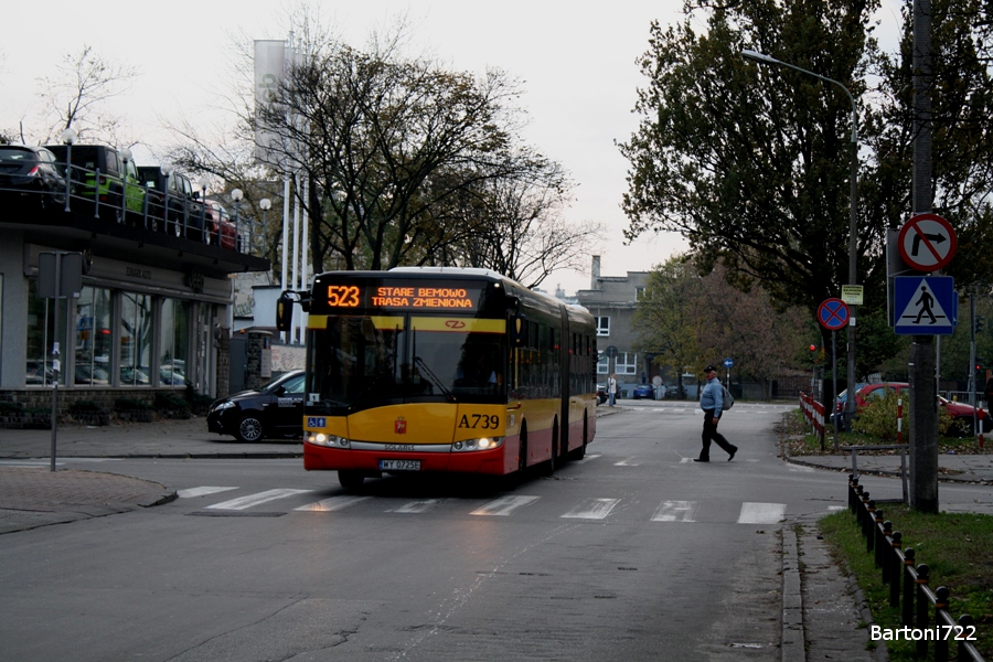 A739
Weekendowa naprawa ul. Chłopickiego wymusiła rozmaite objazdy. Linie 102 i 523 skierowano nieużywaną liniowo Wspólną Drogą do krańca "Wiatraczna", 188 zaś wylądowało na Witolinie. Na opustoszałą po 188 pętlę Gocławek Wschodni poleciało 245. 
Słowa kluczowe: SU18 A739 523 WspólnaDroga