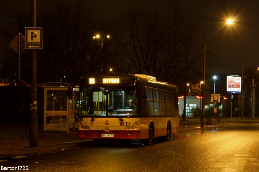 1035
Jeden z większych hitów tegorocznych cmentarek - Solbusy na 136, czyli ośmiometrowe skrócenie. Muszę przyznać, że nie spodziewałem się takiego widoku nawet dziś. :)
Słowa kluczowe: SM10 SolCity10 1035 136 Płocka WS2012