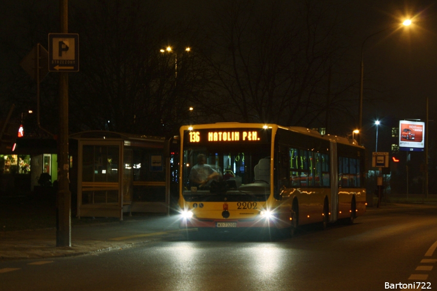 2202
Pierwsze zdjęcie z miasta należy do mnie. :) Debiut liniowy nowoprzybyłych "kebabów" nastąpił na widocznym dodatku linii 136 oraz na 015/401.
Słowa kluczowe: Conecto 2202 136 Młynów