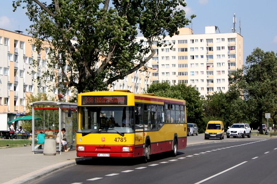 4785
Przedostatni dzień powszedni zamknięcia Wileńskiego. 338 zostało wydłużone do Dw. Wschodniego, czyli zamieniło się krańcami ze skróconą do Pl. Hallera 302.
Słowa kluczowe: M121M 4785 338 Kijowska