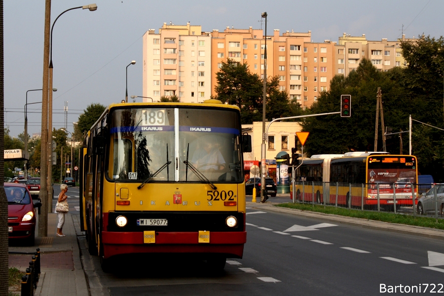 5202
Nie miałem jeszcze okazji złapać tego wozu podczas "drugiego życia" - nadrabiam więc zaległości. 
Słowa kluczowe: IK280 5202 189 Człuchowska